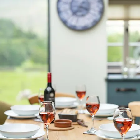 Panoramic Views & Spacious Living By Letmestay *