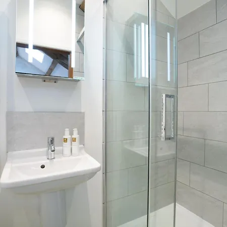 Panoramic Views & Spacious Living By Letmestay